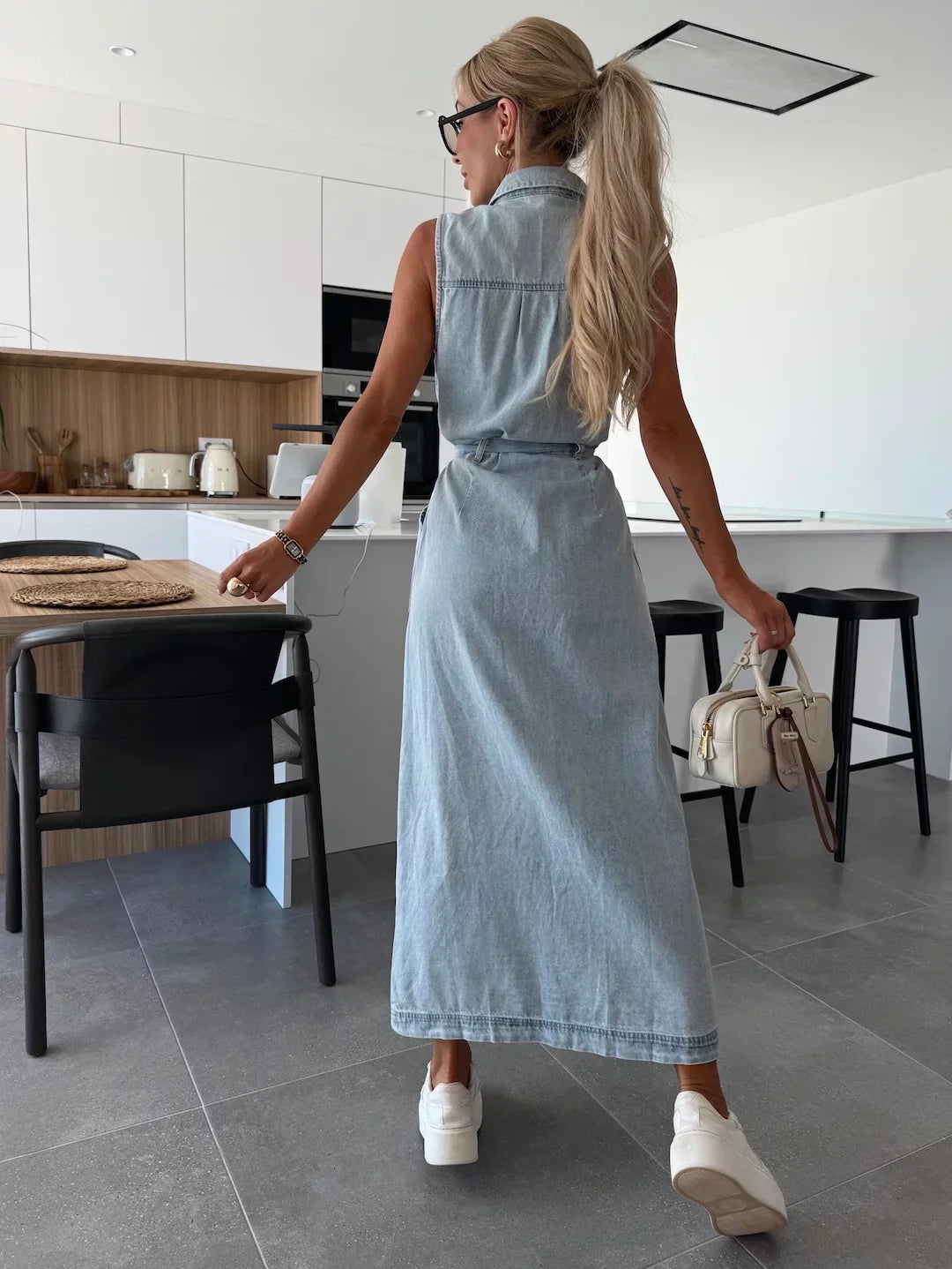 DANIËLA – Comfortable Sleeveless Denim Dress
