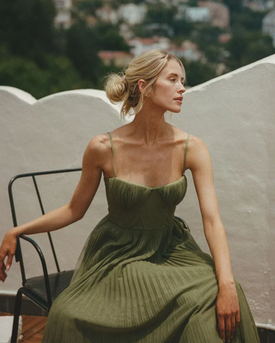 Dilay - Modern Elegance with Open Back