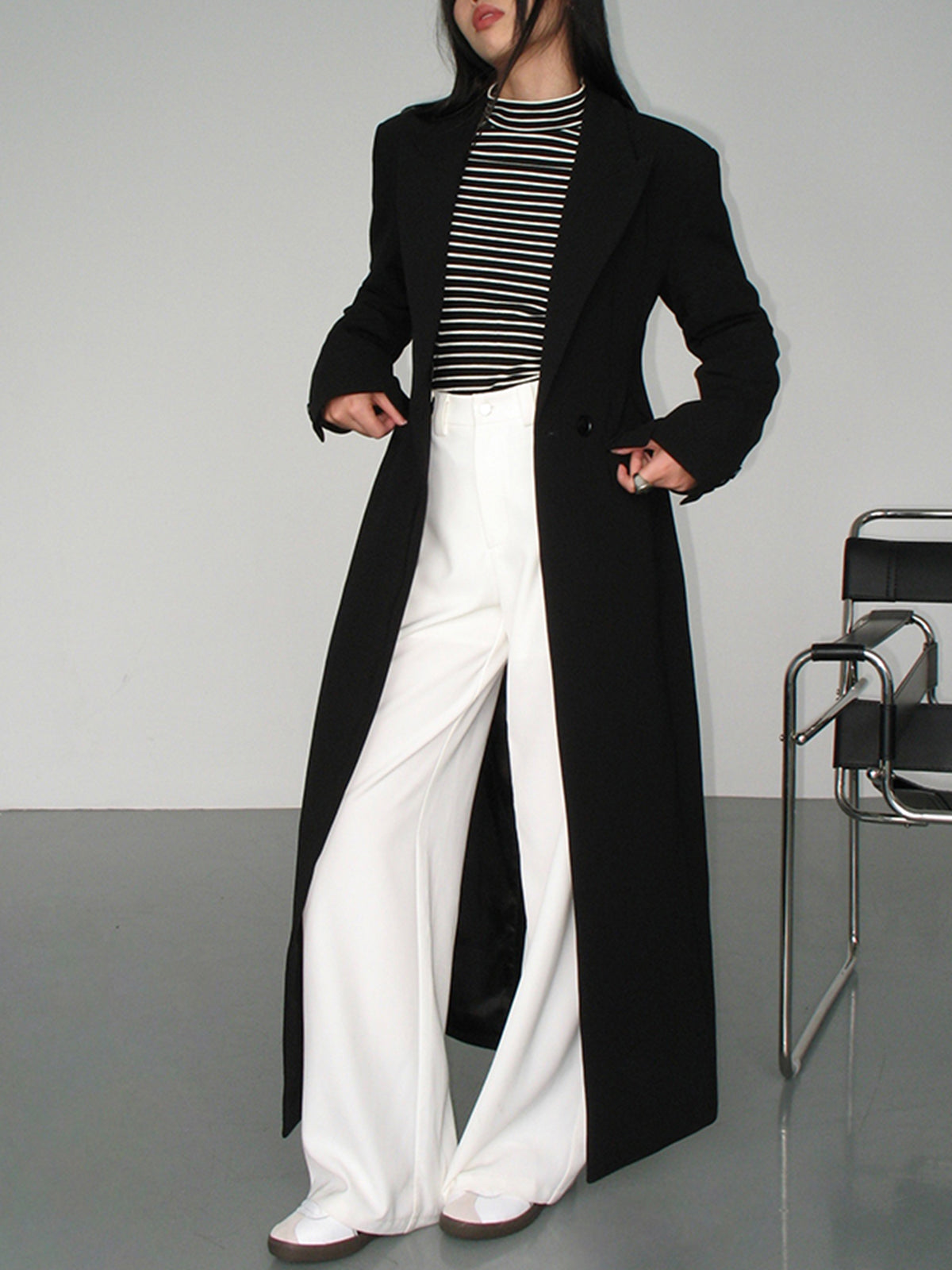 Elegant blazer with split sleeves