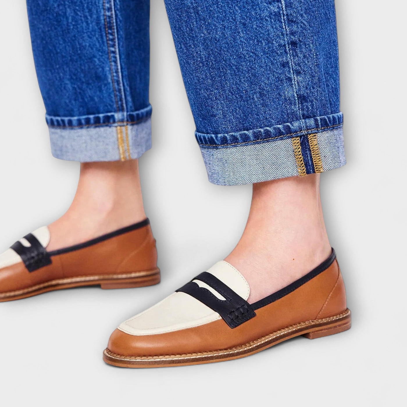 Oceane – Brown loafer with rounded toe and color-block design