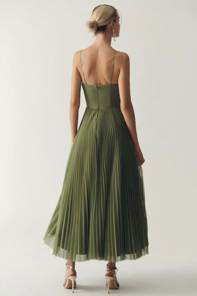 Dilay - Modern Elegance with Open Back