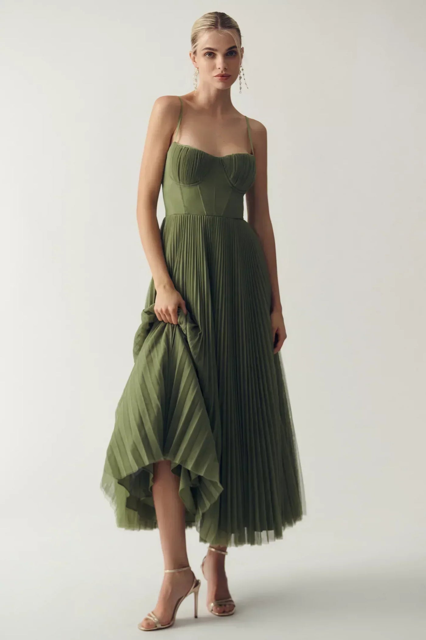 Dilay - Modern Elegance with Open Back