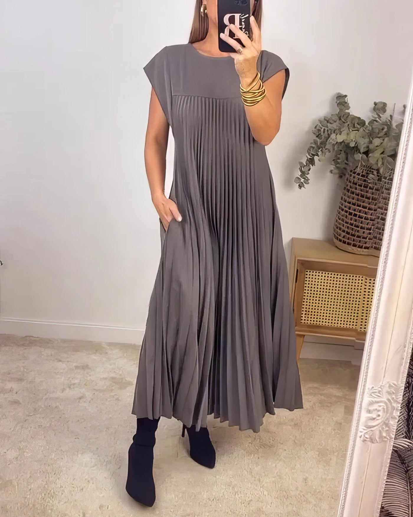 LIVIA - Pleated Sleeveless Dress